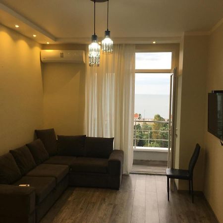 Apartment On Khimshiashvili 11A บาทูมิ ภายนอก รูปภาพ