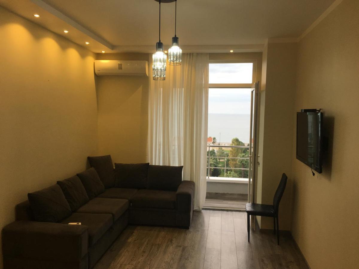 Apartment On Khimshiashvili 11A บาทูมิ ภายนอก รูปภาพ