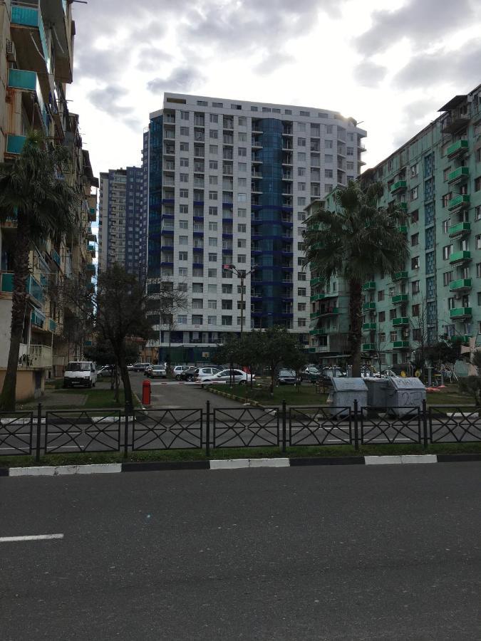 Apartment On Khimshiashvili 11A บาทูมิ ภายนอก รูปภาพ