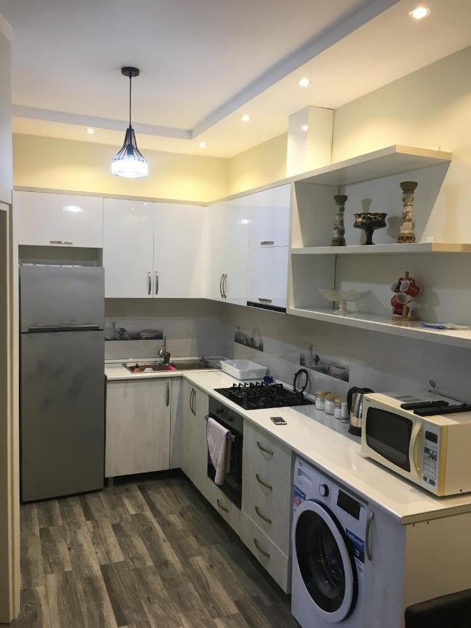 Apartment On Khimshiashvili 11A บาทูมิ ภายนอก รูปภาพ