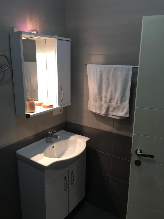 Apartment On Khimshiashvili 11A บาทูมิ ภายนอก รูปภาพ