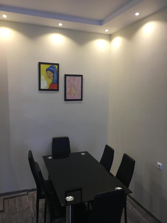 Apartment On Khimshiashvili 11A บาทูมิ ภายนอก รูปภาพ