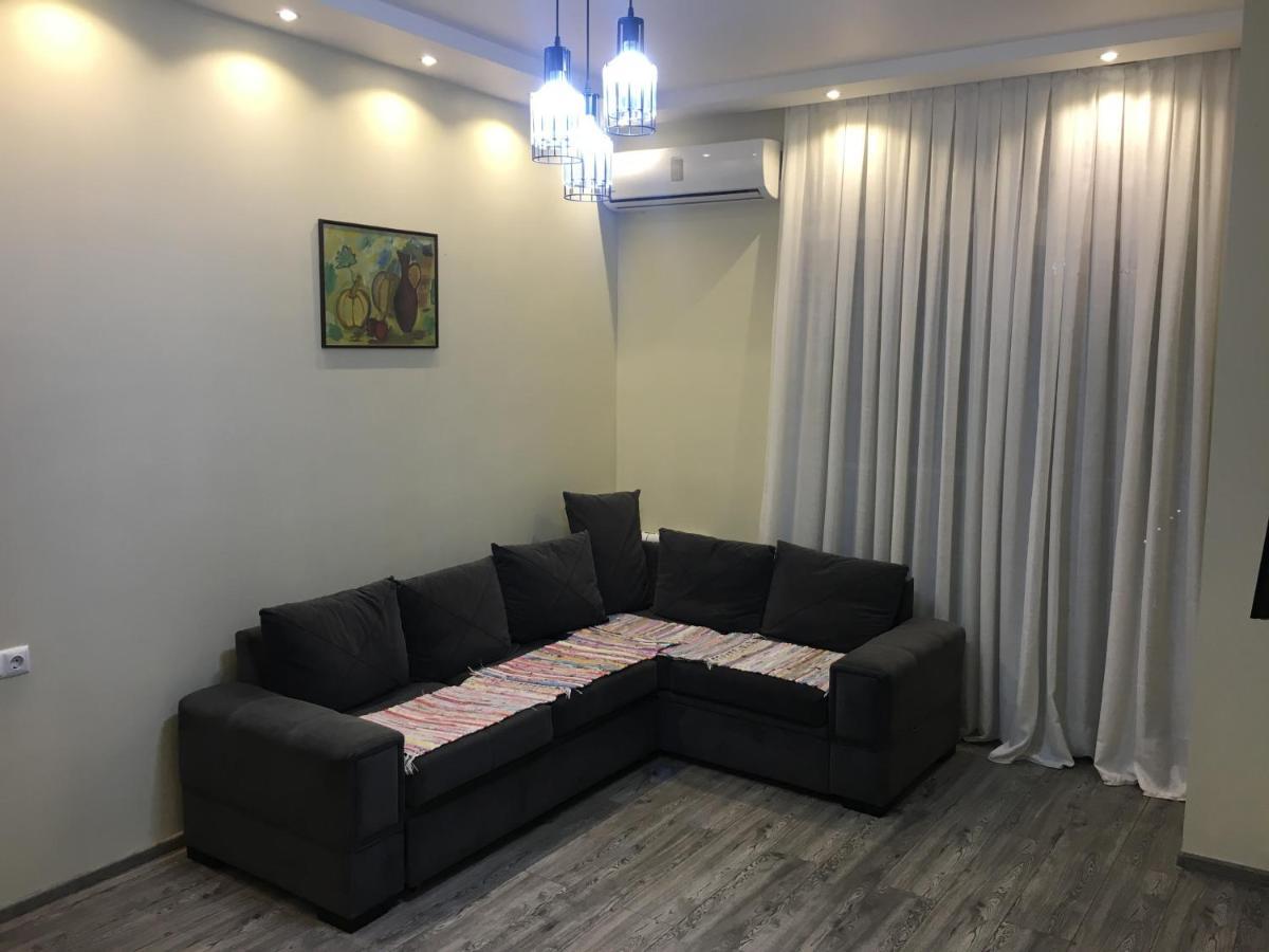 Apartment On Khimshiashvili 11A บาทูมิ ภายนอก รูปภาพ