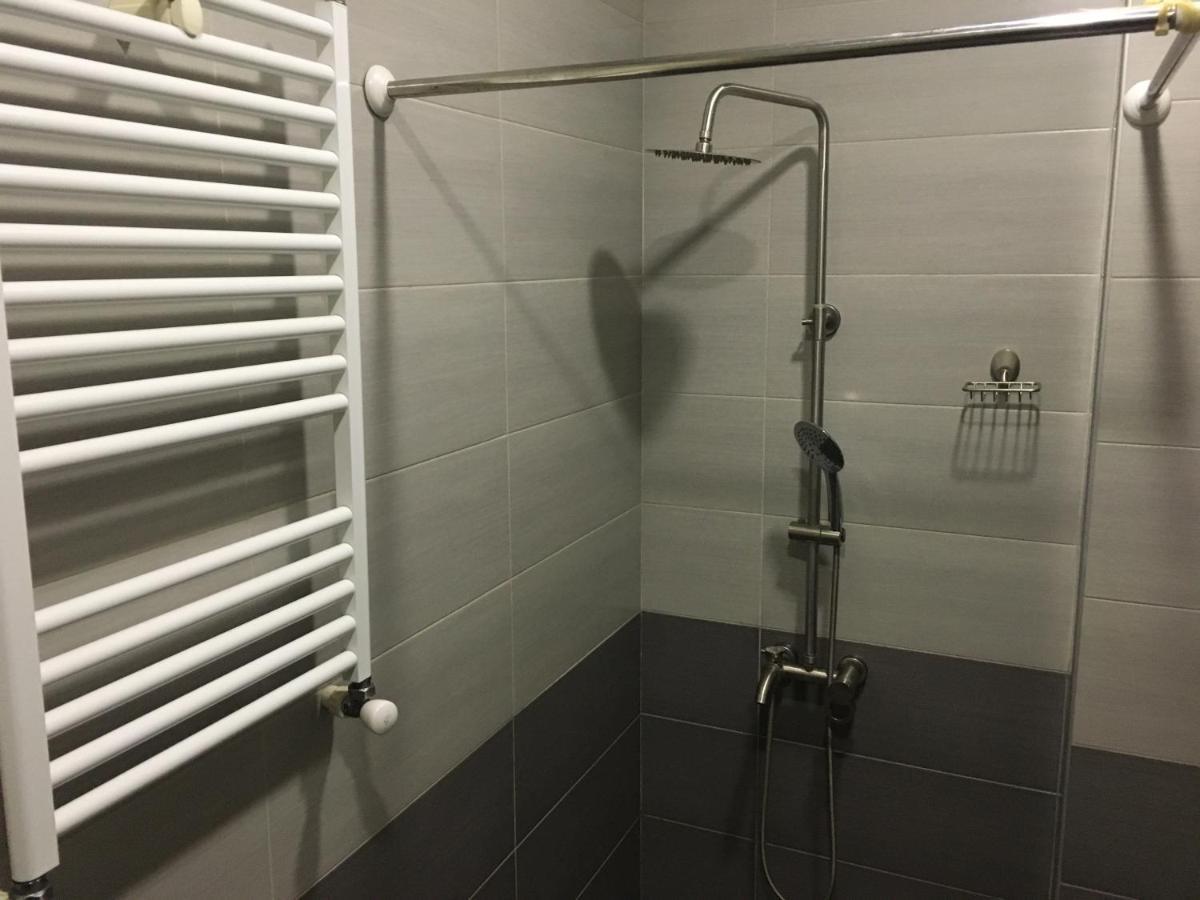 Apartment On Khimshiashvili 11A บาทูมิ ภายนอก รูปภาพ